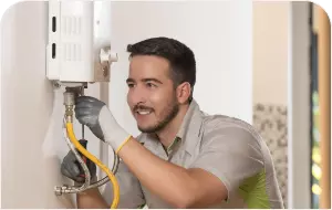Tecnico reparando un electrodoméstico