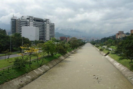 EPM participa como contratista de la Alcaldía de Medellín en la ejecución del proyecto Parques del Río, mediante el traslado de redes primarias y secundarias de acueducto