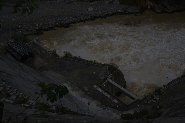 La empresa y contratistas adelantan trabajos de evacuación de agua represada en el proyecto hidroeléctrico Ituango.