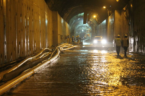 Este sábado 12 de mayo, hubo un destaponamiento de forma natural en el túnel derecho del proyecto hidroeléctrico Ituango.