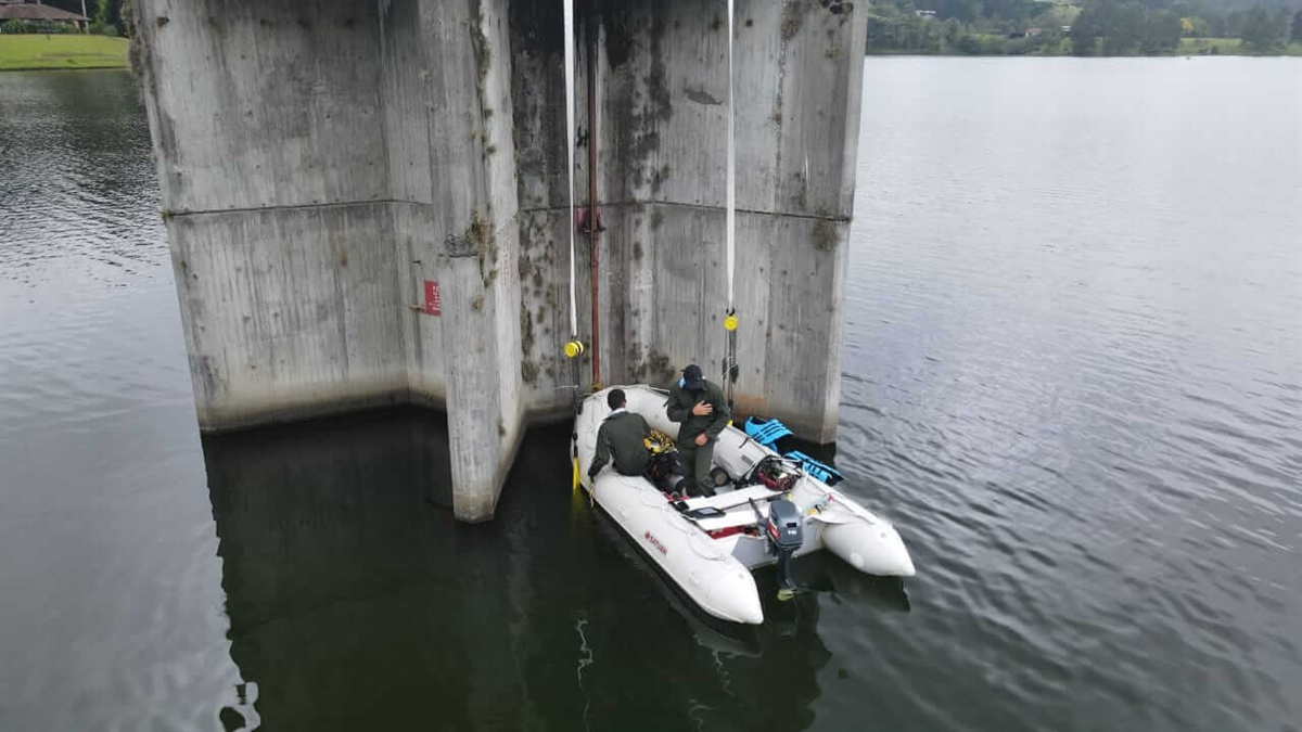 EPM inició operativo de inspección subacuática del túnel que transporta agua desde el embalse La Fe hasta la planta La Ayurá